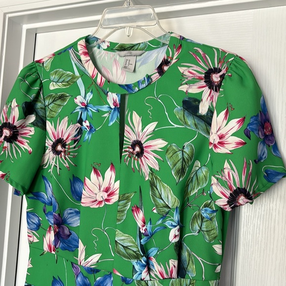 Spring time dancing dress - Picture 2 of 7